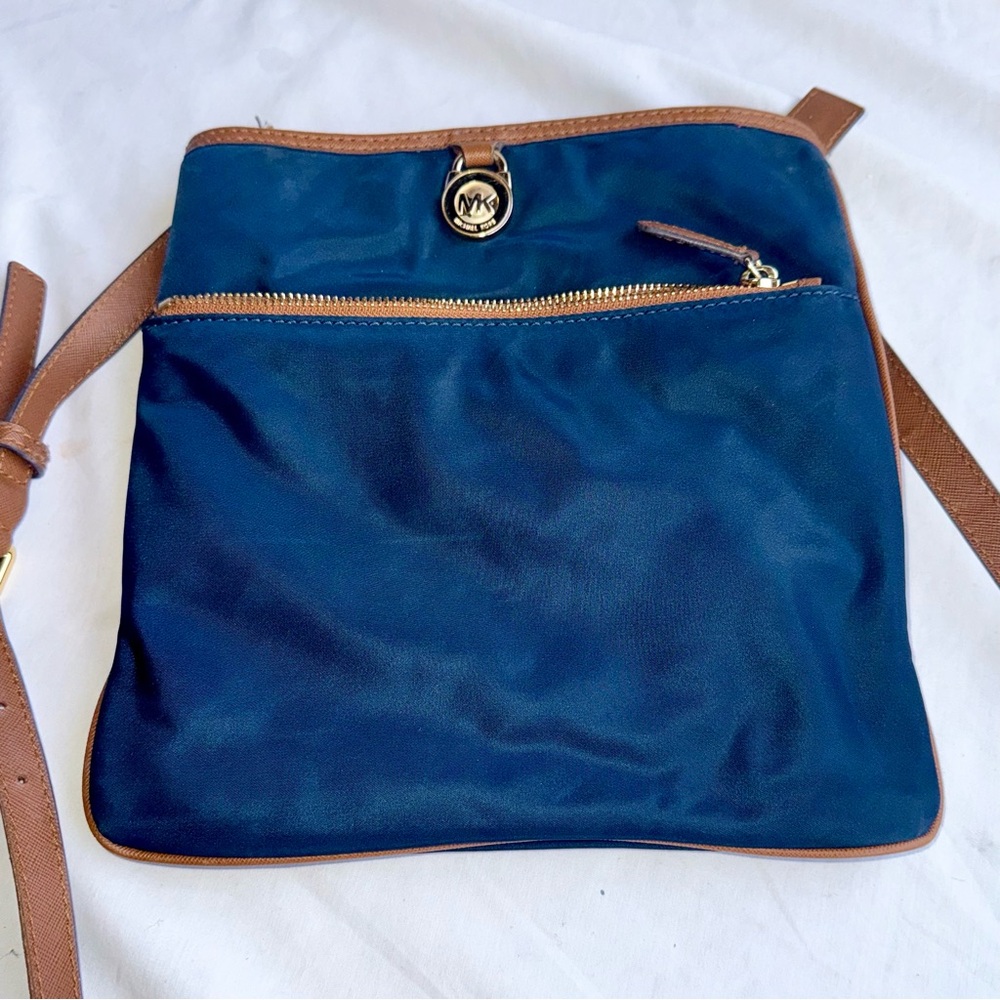 Michael Kors Kempton Large Pocket Crossbody Bag Purse